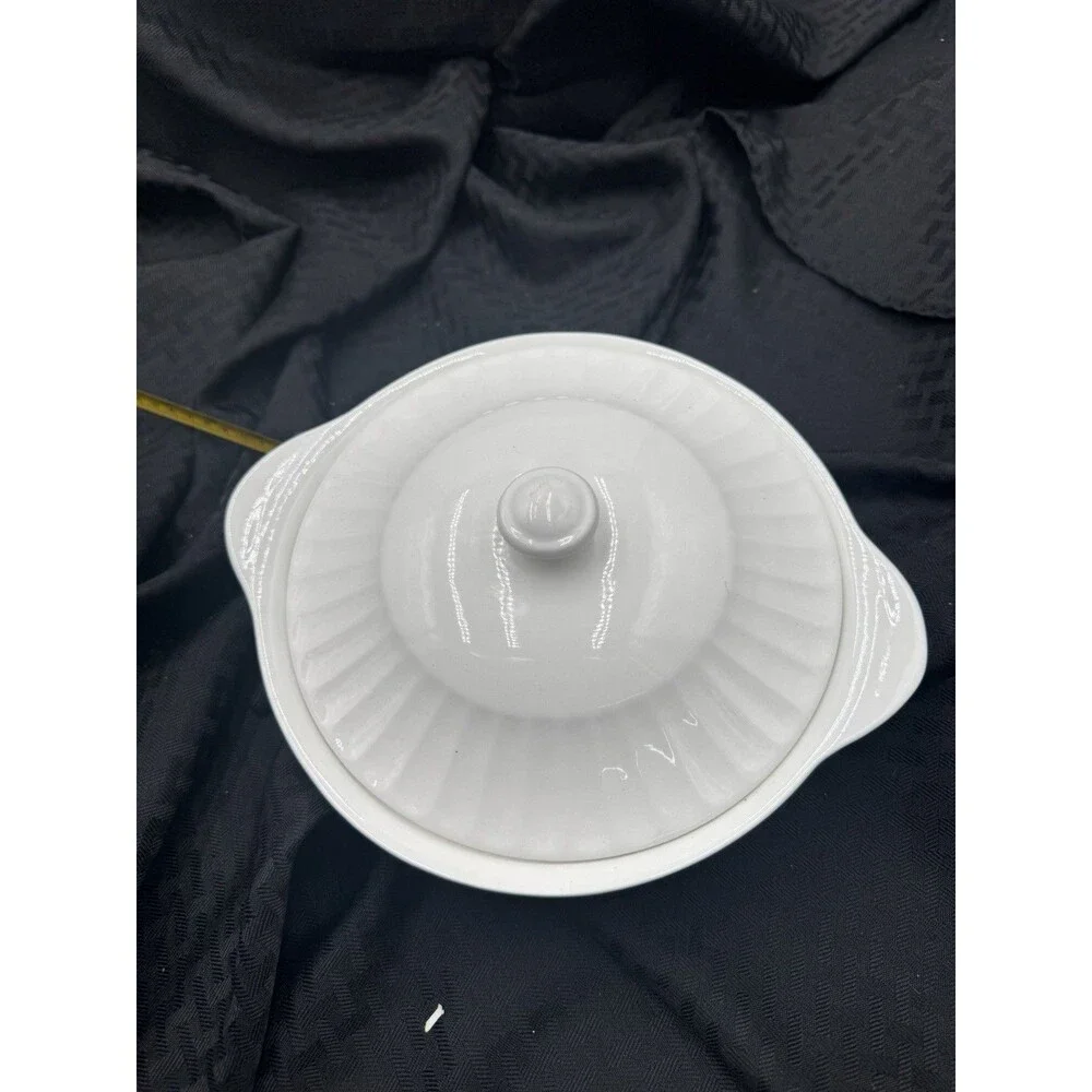 j&G Meakin Classic White Scalloped Edge Larger Round Covered Vegetable Bowl